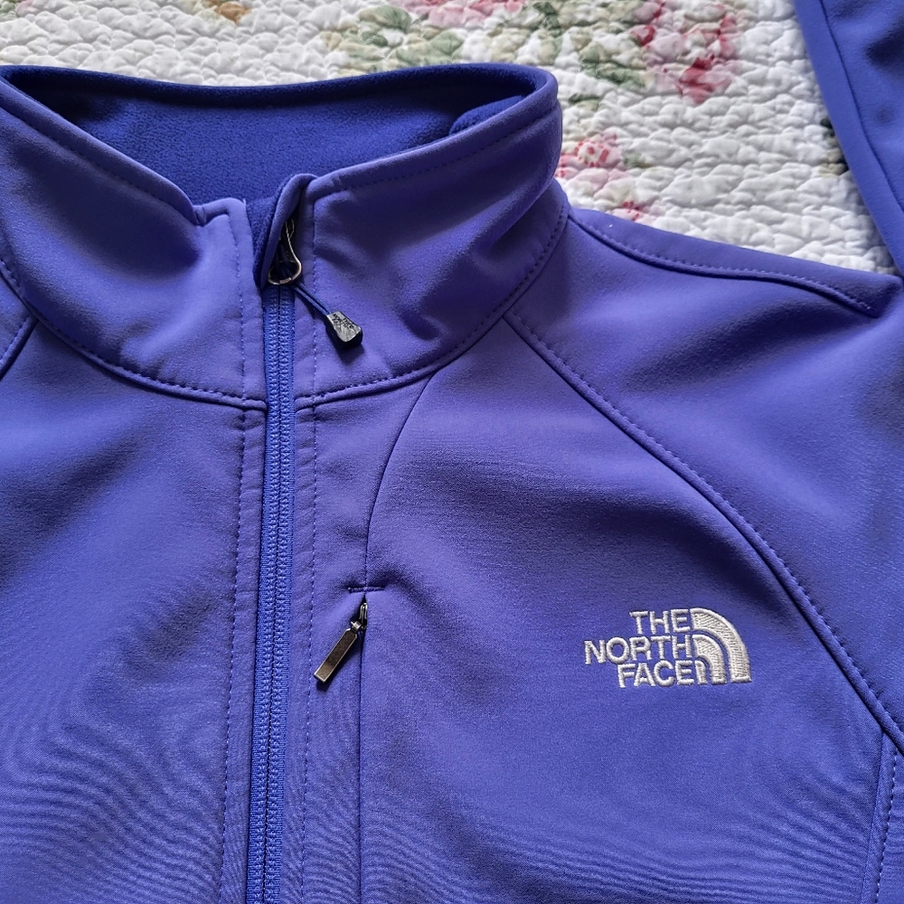 The North Face Women's Apex Jacket L/G in Indigo - Picture 5 of 11